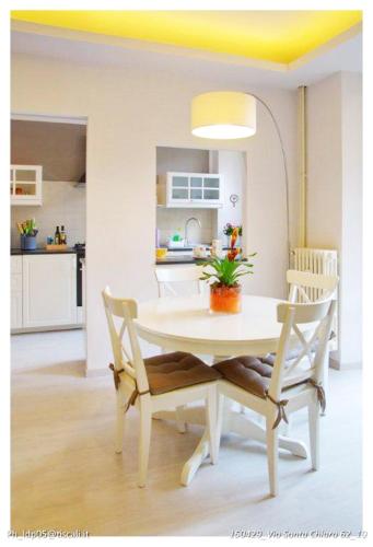 Santa Chiara Apartment - image 2