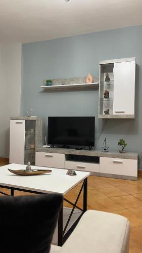 One-Bedroom Apartment Near U.S. Embassy, Tirana (photo 10)