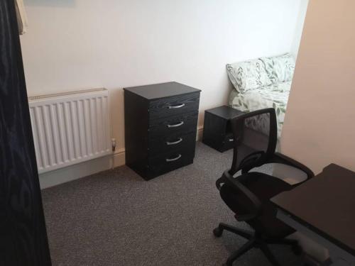 Double bed (R2) close to Burnley city centre in Burnley