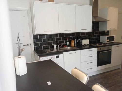 Double bed (R2) close to Burnley city centre in Бернлі