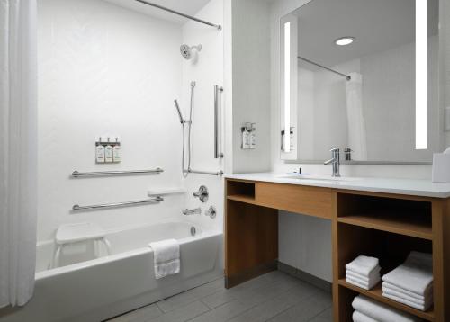 Standard Queen Room with Two Queen Beds - Mobility Accessible