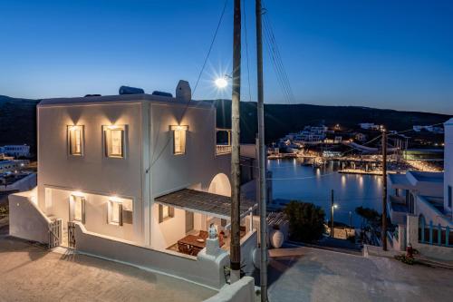 Skats, Loutra Kythnos Suites in Loutra (Kythnos)