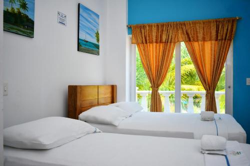 1 double bed, 1 twin bed