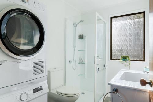 Seaside Sensation - Te Horo Beach Holiday Home