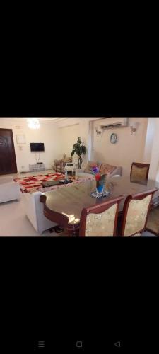 Manial CAIRO شقه فرش مودرن 145متر علي شارع المنيل الرئيسي جزيرة المنيل الروضة قريبه جدا من النيل (Manial CAIRO شقه فرش مودرن 145متر علي شارع المنيل الرئيسي جزيرة المنيل الروضة قريبه جدا من النيل) near St George-templom