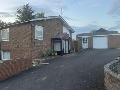 BlaydonBurn - Sleeps 6 - Parking - Garden - HotTub in Blaydon