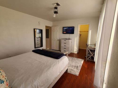 2bed 1 bath condo near Nellis afb & the strip, Las Vegas (photo 4)