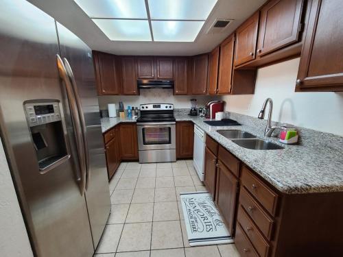 2bed 1 bath condo near Nellis afb & the strip