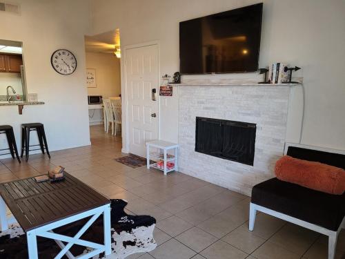 2bed 1 bath condo near Nellis afb & the strip