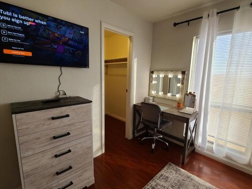 2bed 1 bath condo near Nellis afb & the strip