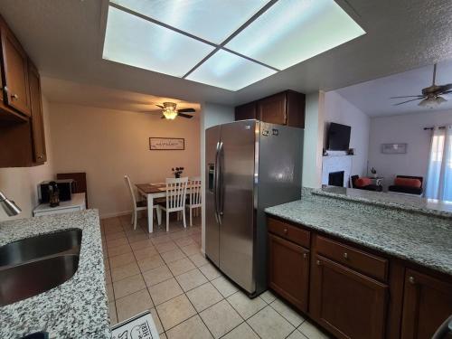 2bed 1 bath condo near Nellis afb & the strip