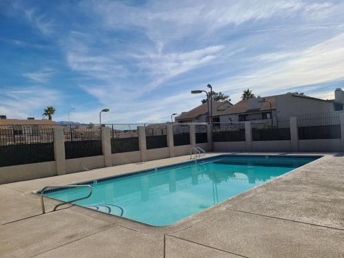 2bed 1 bath condo near Nellis afb & the strip