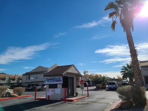 2bed 1 bath condo near Nellis afb & the strip