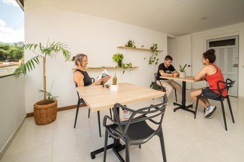 Tu Refugio Acogedor cerca del Metro Estadio Habitación Privada A, Medellín (foto 8)