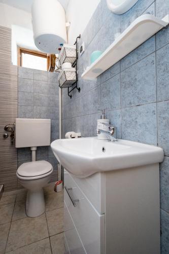 Apartment Preko 8179b - image 9