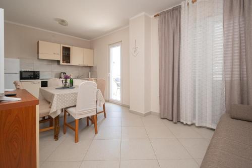 Apartments with a parking space Povljana Pag - 6298 - image 10