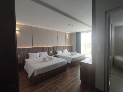 Quadruple Room with Bath image 7