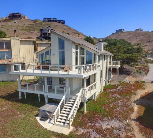 Incredible Ocean Front Home with 3 Master Suites and Secluded Beach!