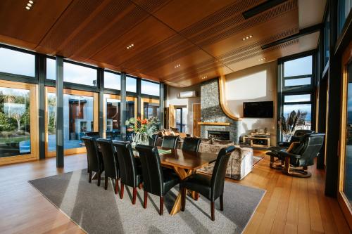 Mt Gold Retreat - Sleeps 8 - Spa Pool - Tennis Court - image 2
