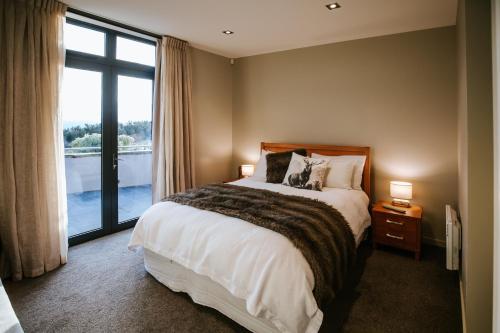 Mt Gold Retreat - Sleeps 8 - Spa Pool - Tennis Court - image 5