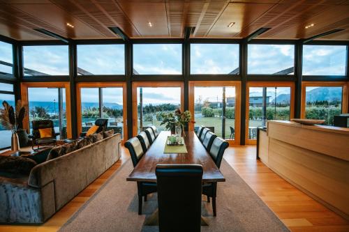 Mt Gold Retreat - Sleeps 8 - Spa Pool - Tennis Court - image 3