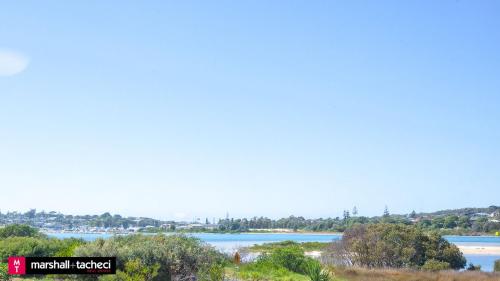 Marlin Waters Unit 1 walk to beach and river Bermagui Linen Provided