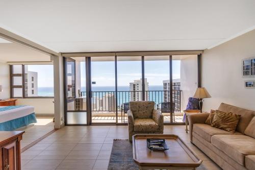 37th Floor Condo with Sweeping Ocean Views & Free parking! - image 4