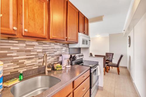 37th Floor Condo with Sweeping Ocean Views & Free parking! - main image