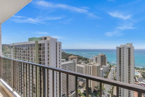 37th Floor Condo with Sweeping Ocean Views & Free parking! - image 6