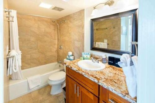 Deluxe Panoramic Mountain View Condo - 37th Floor Free parking & Wifi - image 10