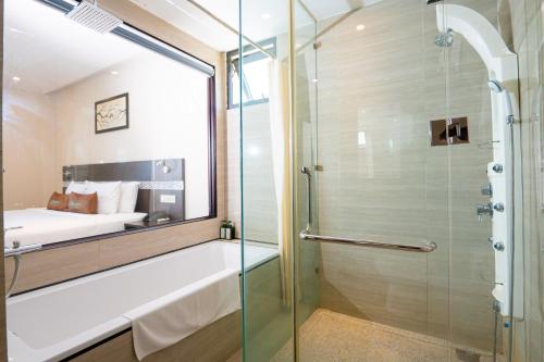 room detail thumbnail 2