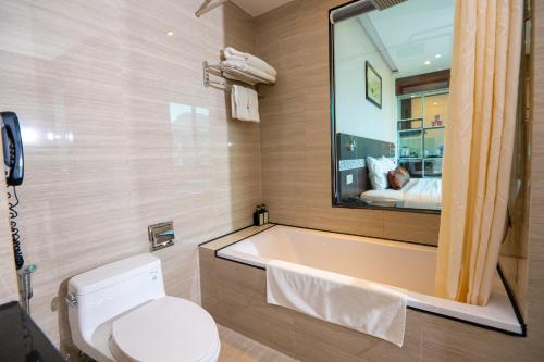 room detail thumbnail 2