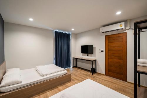 room detail thumbnail 1