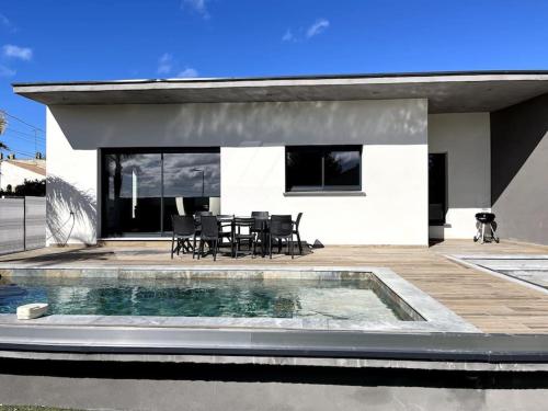 villa contemporaine avec piscine