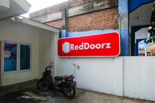 RedDoorz Syariah at Griya Merbotan Demak