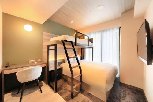 Superior Queen Room with Bunk Bed image 8