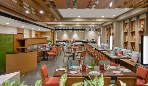 Étterem, Ginger Kochi MG Road near Marine Drive