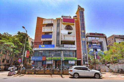 B&B Ahmedabad - FabHotel Max Inn - Bed and Breakfast Ahmedabad