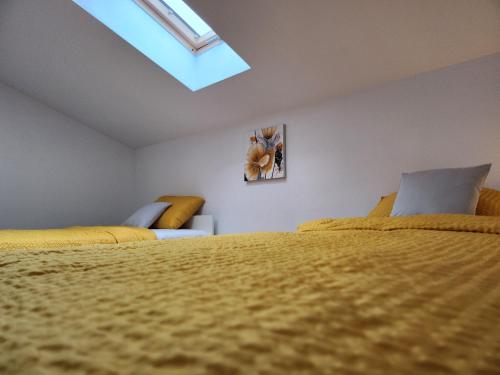 2 twin beds
