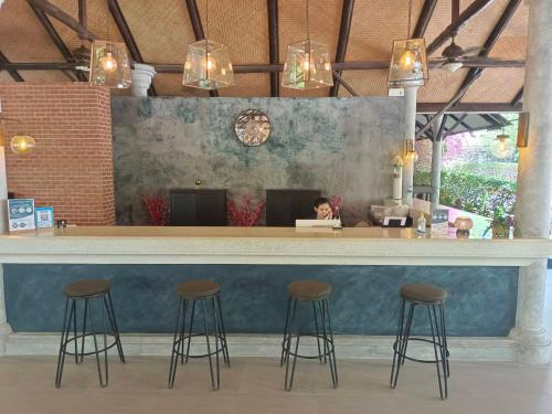 Let's Hyde Pattaya Resort & Villas - Pool Cabanas
