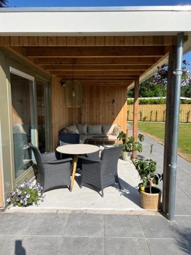 Villa Lombok in Verspreide huizen Eext