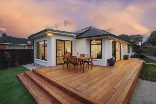 Exterior view, Private, 4BR Family Home, Free Parking, 4km to Airport in Papanui