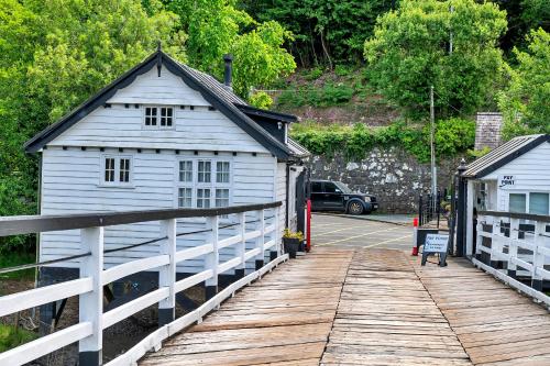 Finest Retreats - Toll Bridge Cottage