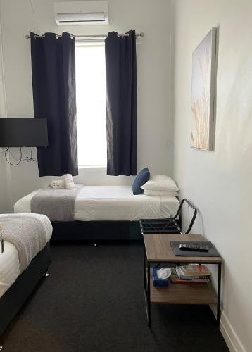 2 twin beds