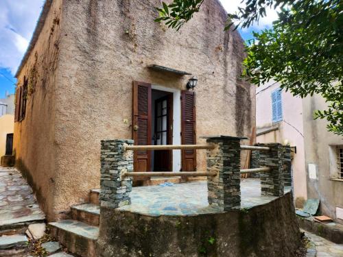Maison de 2 chambres avec terrasse amenagee et wifi a Rogliano