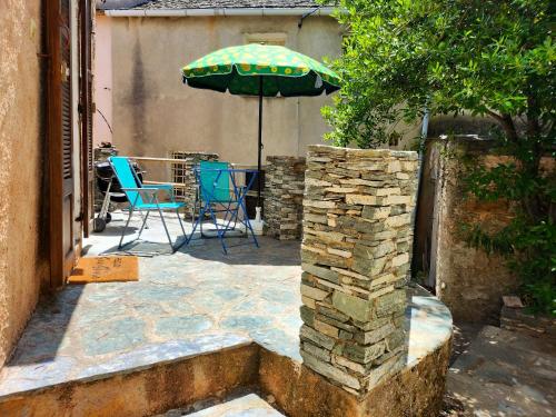 Maison de 2 chambres avec terrasse amenagee et wifi a Rogliano