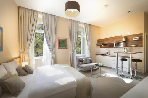 1 double bed, 1 sofa bed