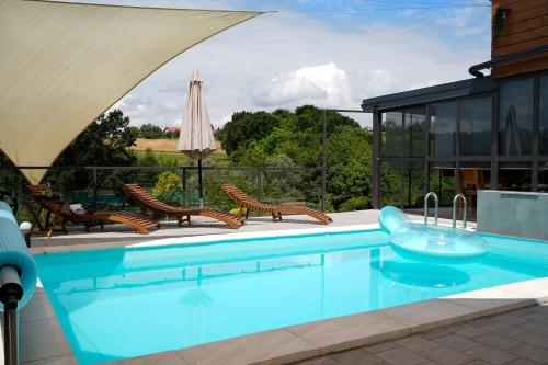 Aura Lux Holiday Home with Pool