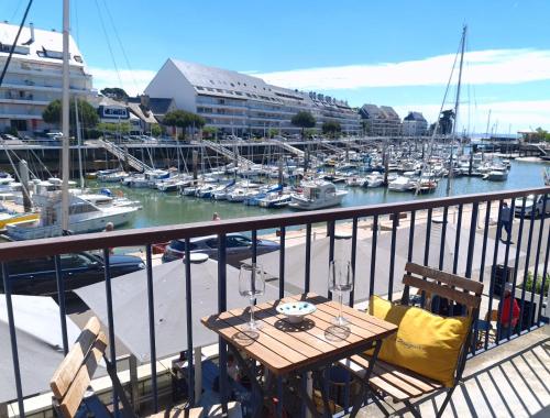 Detente et vue sur le port au Pouliguen