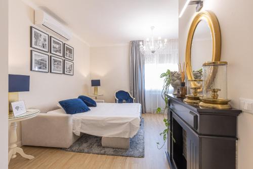 CRYS: Apartments, Holiday, Business, Blu